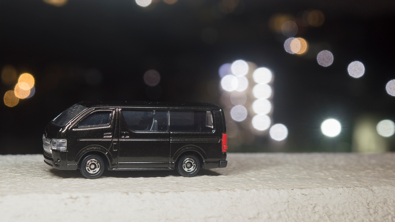 Illustration for article titled Land of the Rising Sun-Day: Tomica Toyota Hiace (feat. Vellfire)